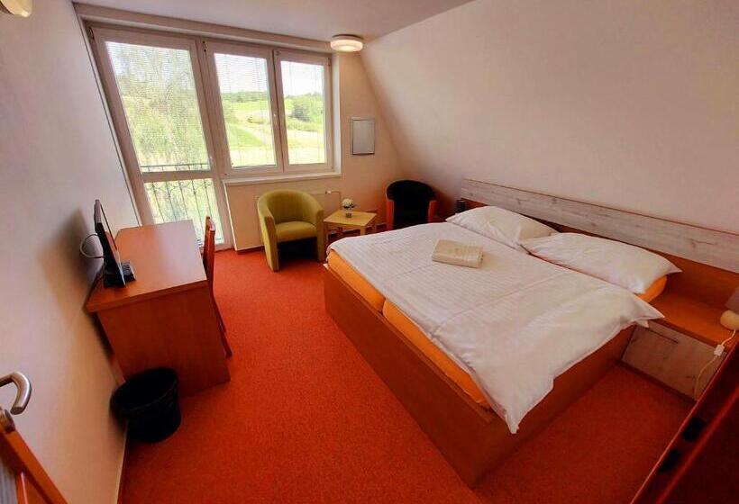 بنسيون Agrohotel Tri Brezy