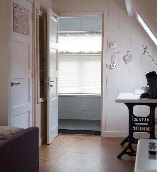 Bed and Breakfast Bij De Buren
