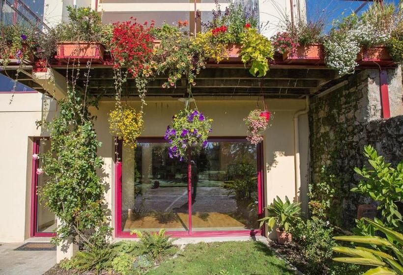 住宿加早餐  Chambres Au Jardin Fleuri
