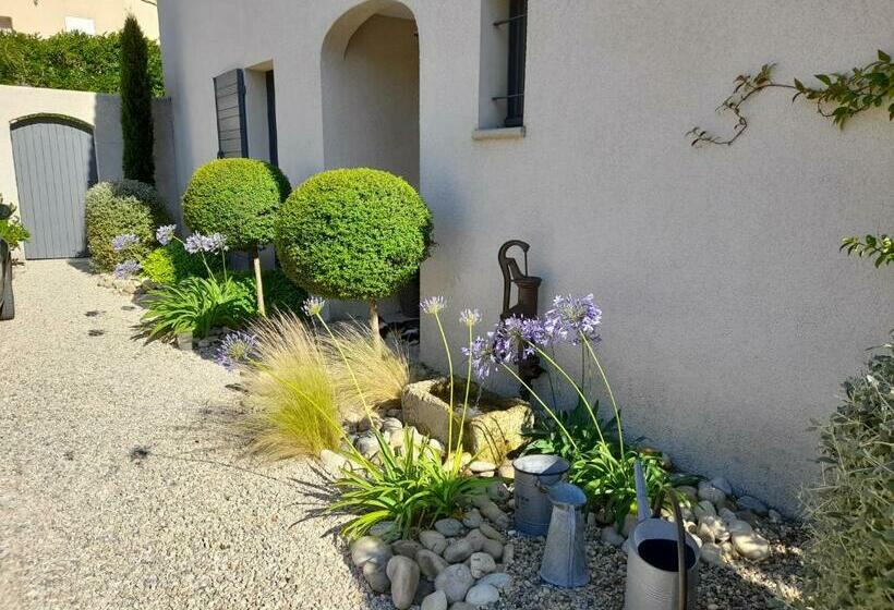 تختخواب و صبحانه La Mathilde