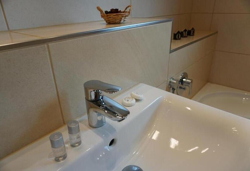 پانسیون Jezírko Lesní Restaurant & Penzion