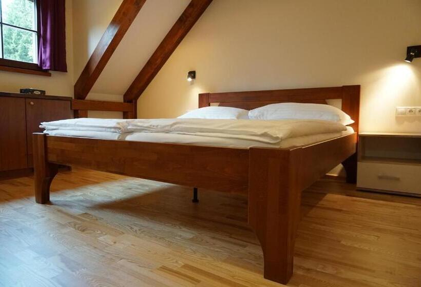 پانسیون Jezírko Lesní Restaurant & Penzion