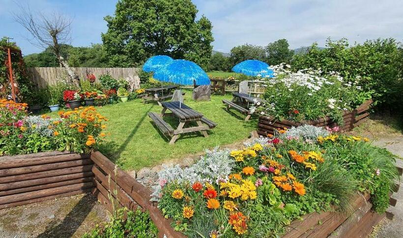 فندق صغير Basecamp Wales