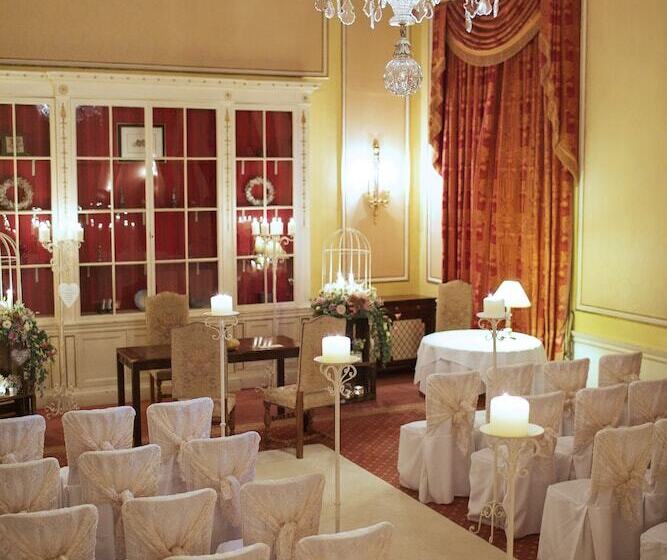 호텔 Donnington Grove Country Club