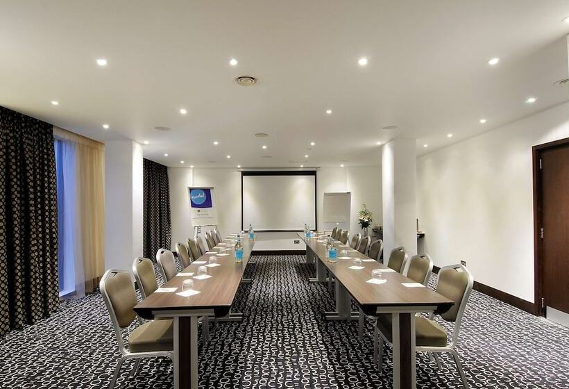 فندق Park Grand Heathrow