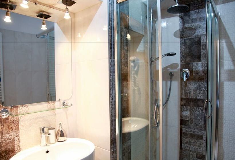 تختخواب و صبحانه Navona Nice Room