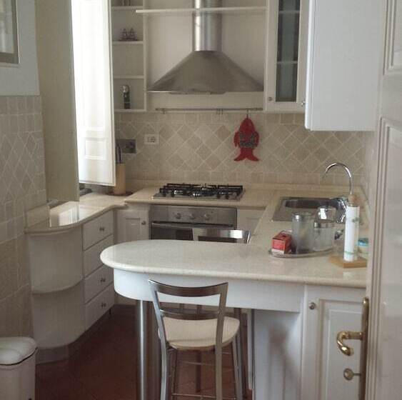 تختخواب و صبحانه Navona Nice Room