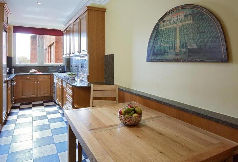 Cheval Thorney Court At Hyde Park