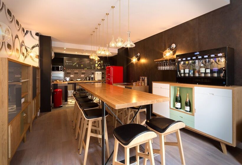 ホテル Hôtel Crayon Rouge