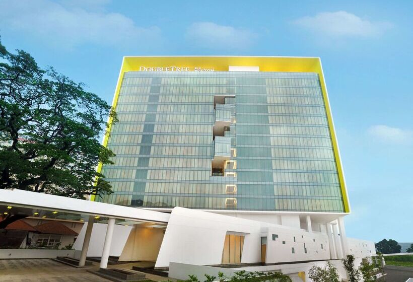 בית מלון כפרי Doubletree By Hilton Jakarta   Diponegoro