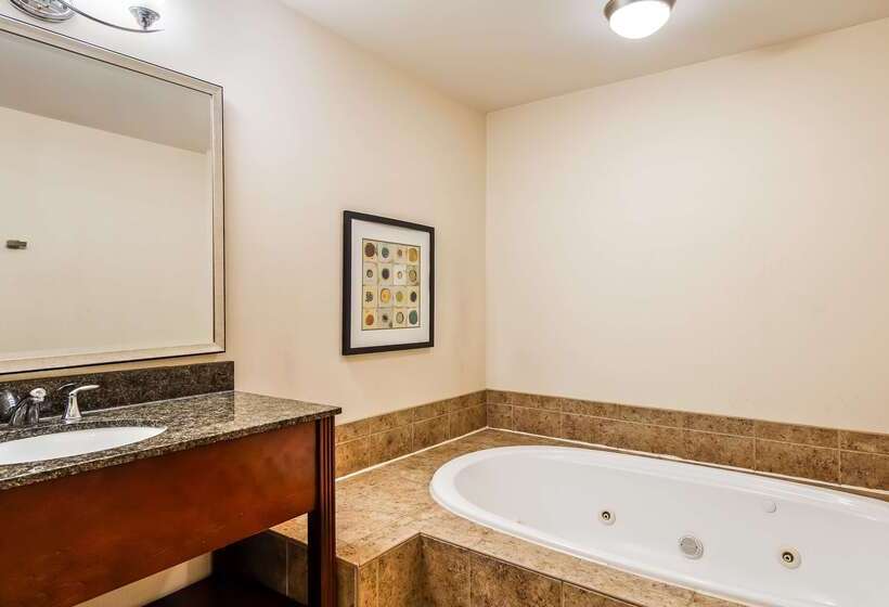 Отель Best Western Plus Philadelphia Airport South At Widener University