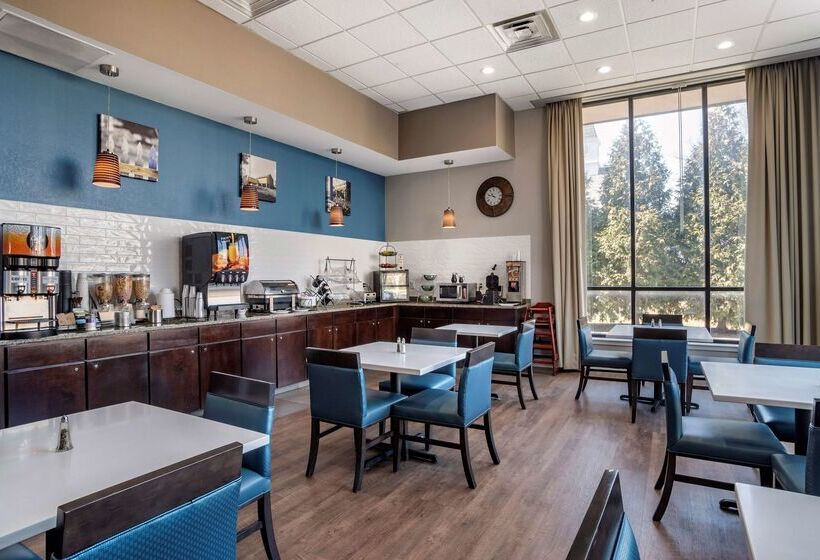 Отель Best Western Plus Philadelphia Airport South At Widener University