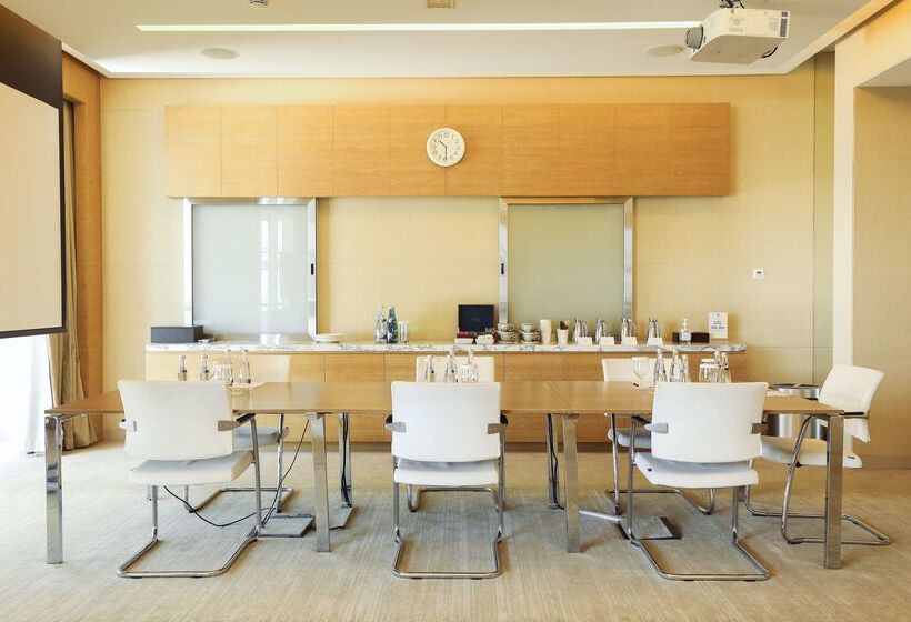 Отель Doubletree By Hilton  Dubai  Jumeirah Beach