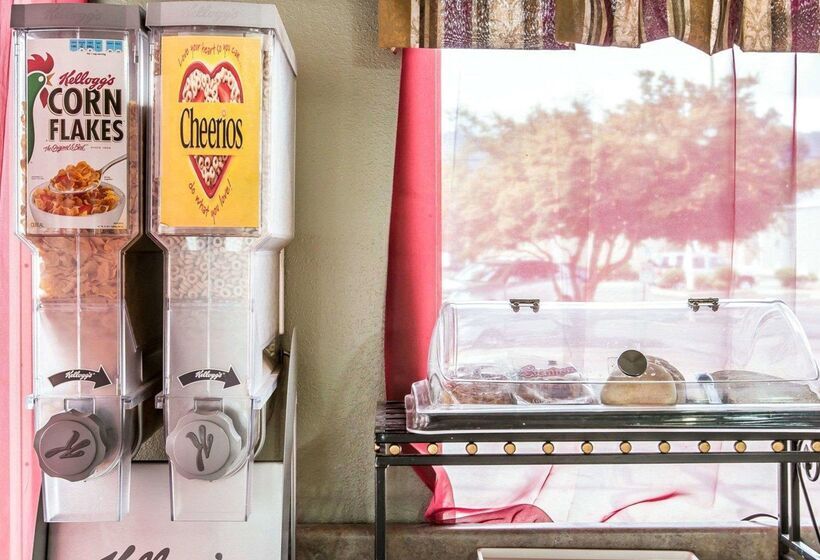 酒店 Econo Lodge Inn & Suites