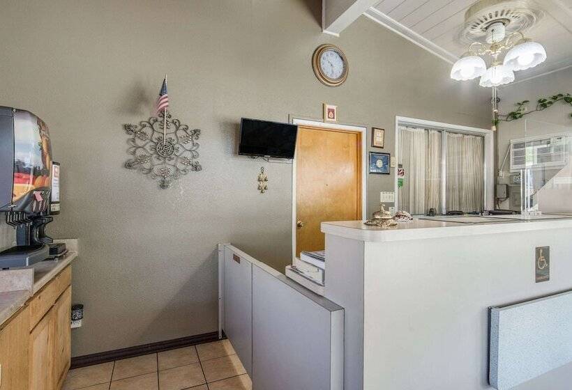 酒店 Econo Lodge Inn & Suites