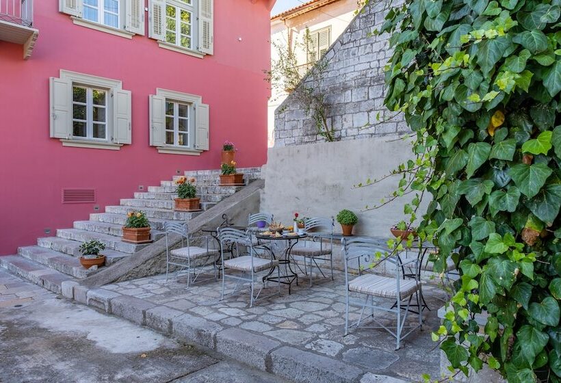 هتل Grand Sarai Nafplio