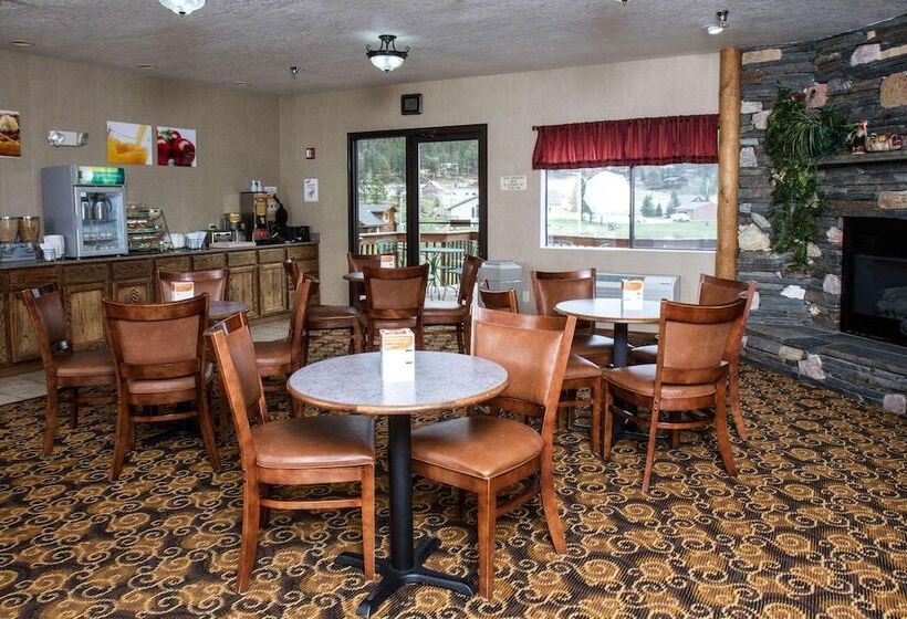 هتل Everspring Inn & Suites