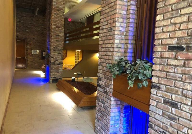 فندق Michigan City Inn