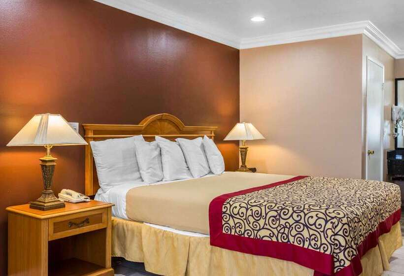 בית מלון כפרי Rodeway Inn