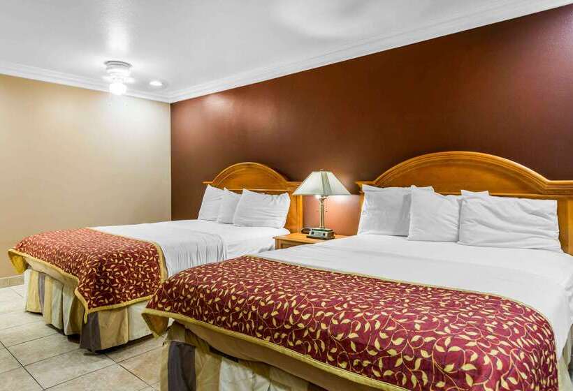 בית מלון כפרי Rodeway Inn