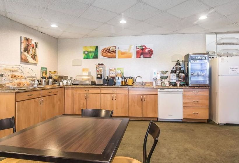 فندق على الطريق Quality Inn Binghamton West