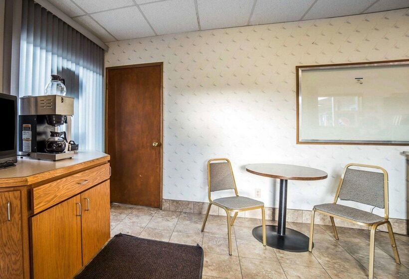 מוטל Rodeway Inn & Suites