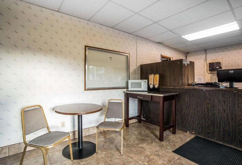 מוטל Rodeway Inn & Suites