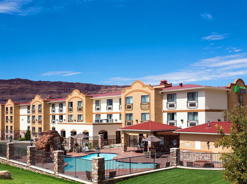 Отель Holiday Inn Express  & Suites Moab