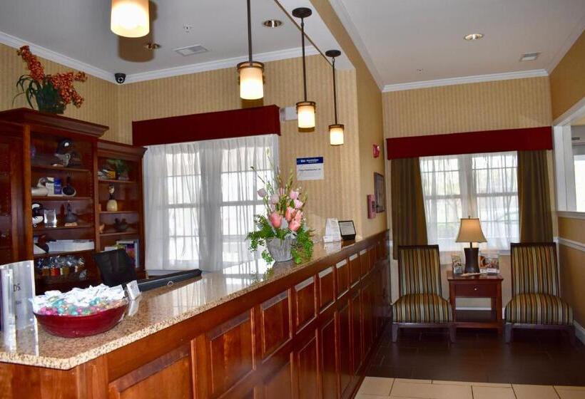 هتل Best Western Plus Easton Inn & Suites