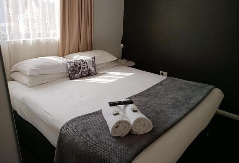 هتل Boulevard On Beaumont