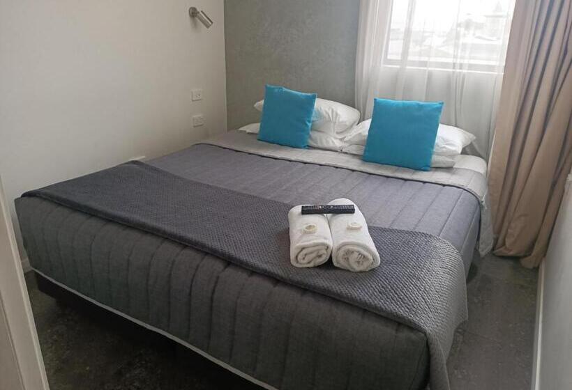 هتل Boulevard On Beaumont