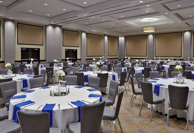 فندق Doubletree By Hilton Lawrenceburg