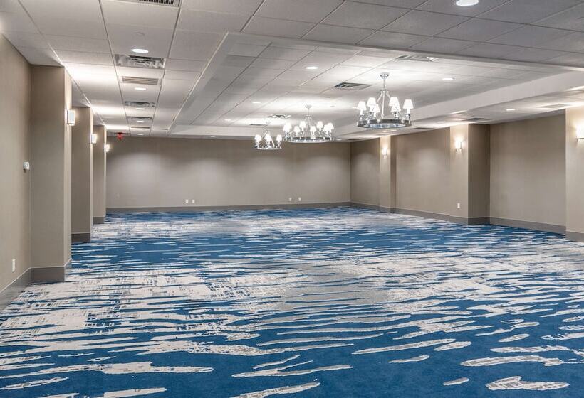 هتل Doubletree By Hilton New Bern Riverfront