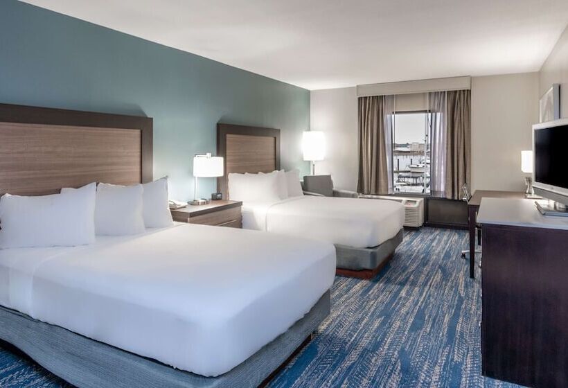 هتل Doubletree By Hilton New Bern Riverfront