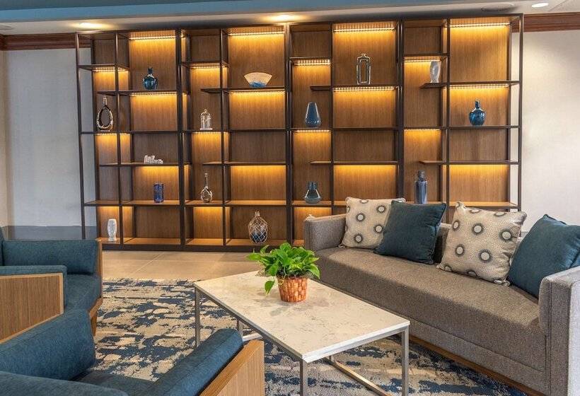 هتل Doubletree By Hilton New Bern Riverfront