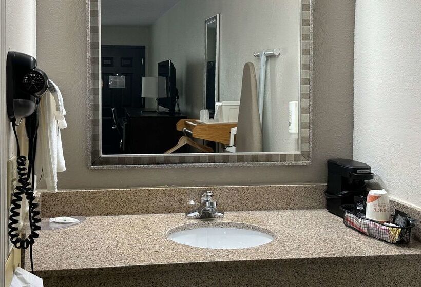 Отель Quality Inn Calhoun North I75
