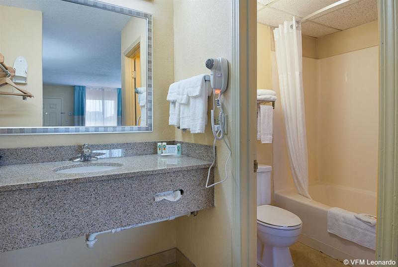 Отель Quality Inn Calhoun North I75
