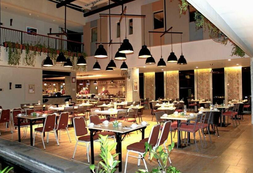 هتل Sevn Legian