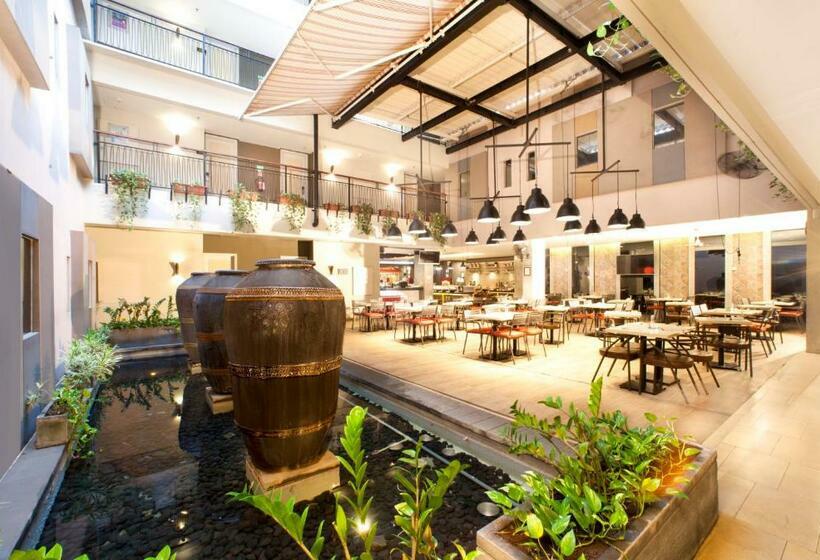 هتل Sevn Legian