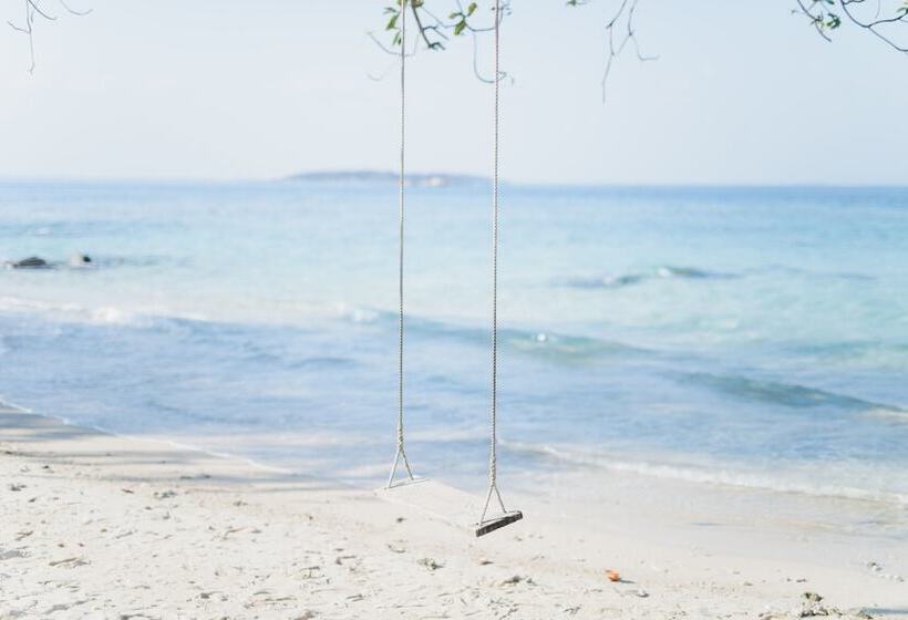 استراحتگاه Koh Munnork Private Island
