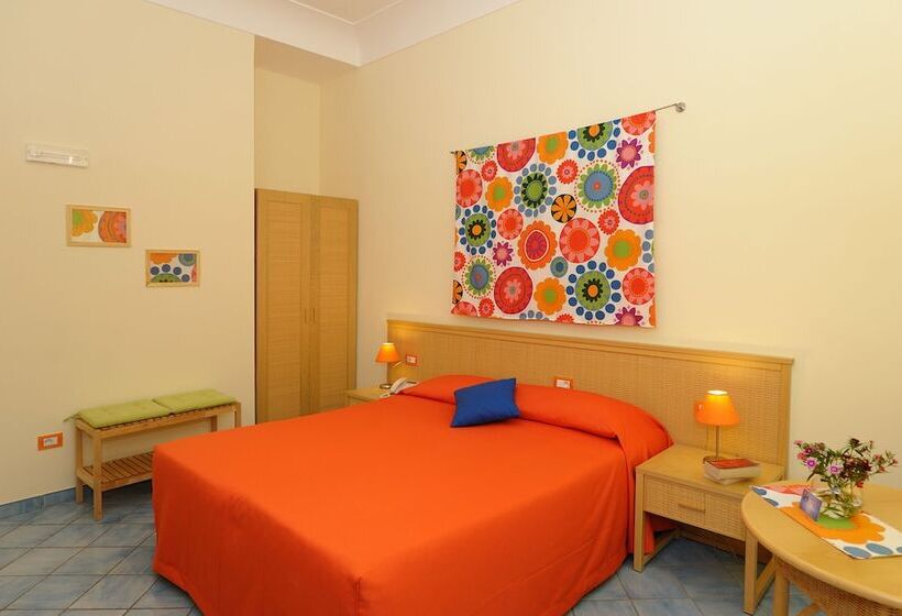 تختخواب و صبحانه Sharon House