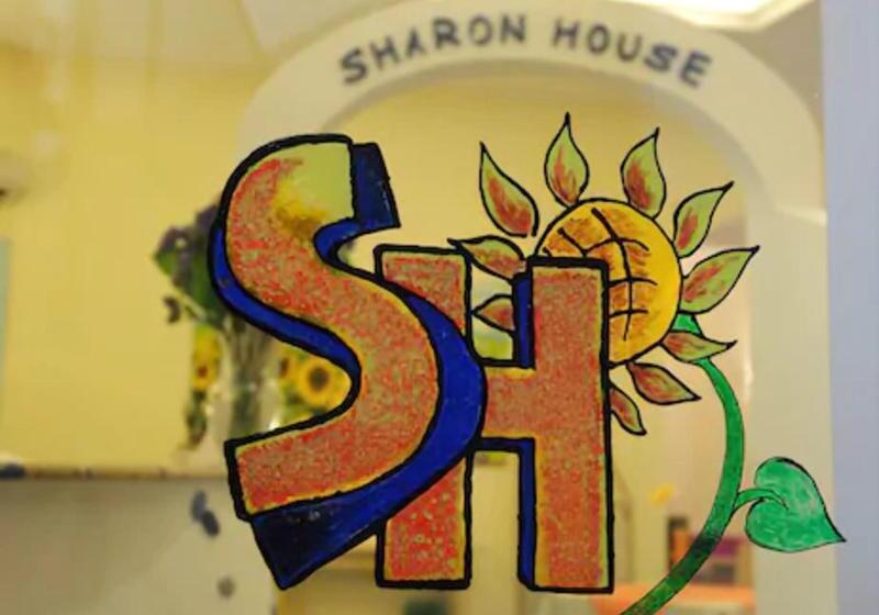 تختخواب و صبحانه Sharon House