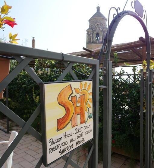 تختخواب و صبحانه Sharon House