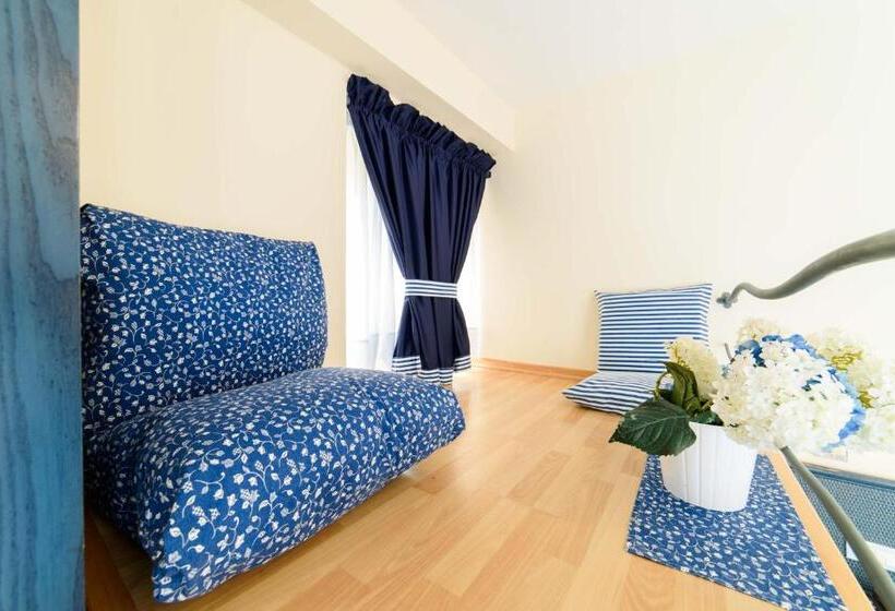 تختخواب و صبحانه Sharon House
