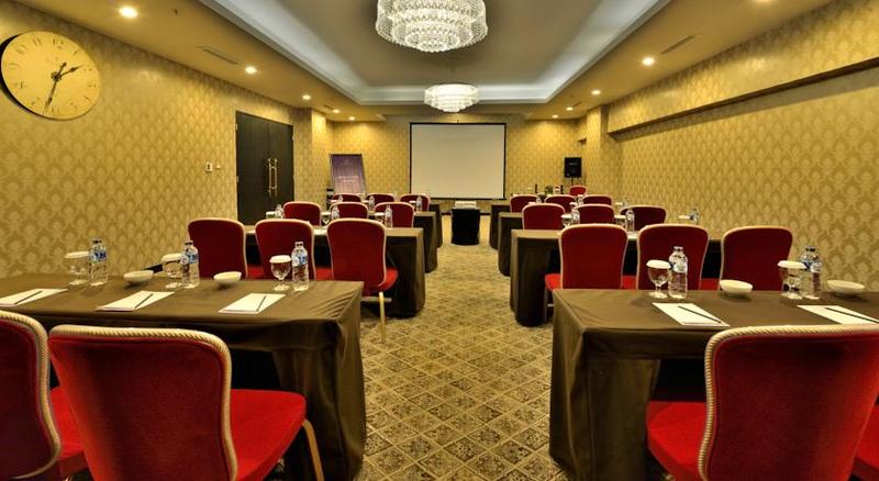 هتل Amaroossa Royal  Bogor