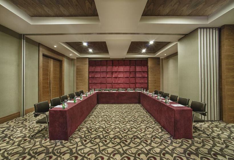 هتل Aska Lara Resort & Spa