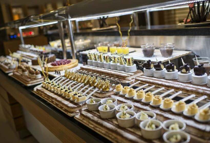 هتل Aska Lara Resort & Spa