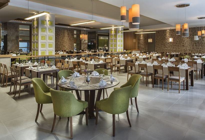 هتل Aska Lara Resort & Spa