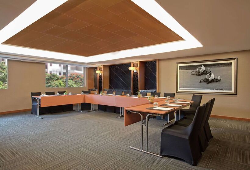 فندق Doubletree Suites By Hilton Bengaluru Outer Ring Road