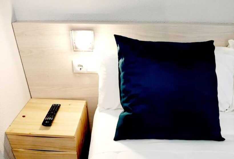 هتل Hostal Lucia By Gaiarooms